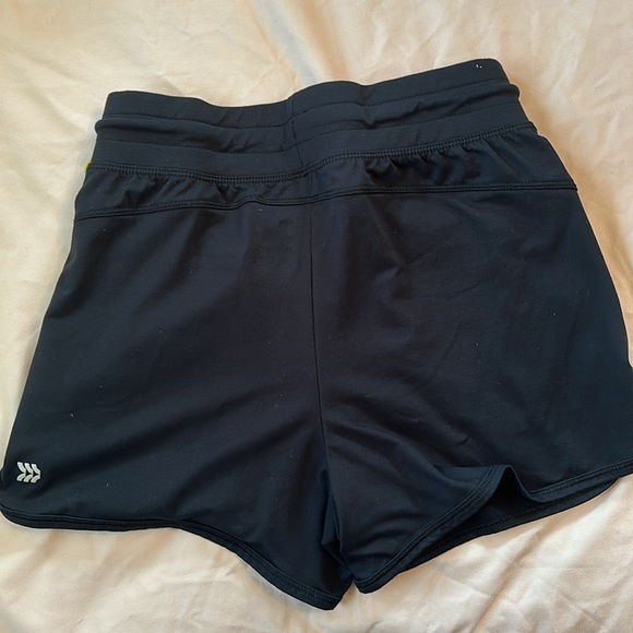 All in motion girls shorts - Picture 2 of 2